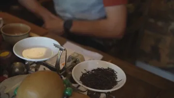 Rodinné farmy v Gruzii oživují tradici pěstování čaje