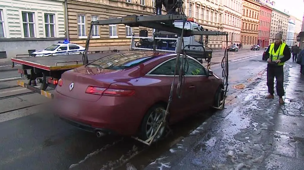 Špatně zaparkovaná auta bude Brno odtahovat častěji
