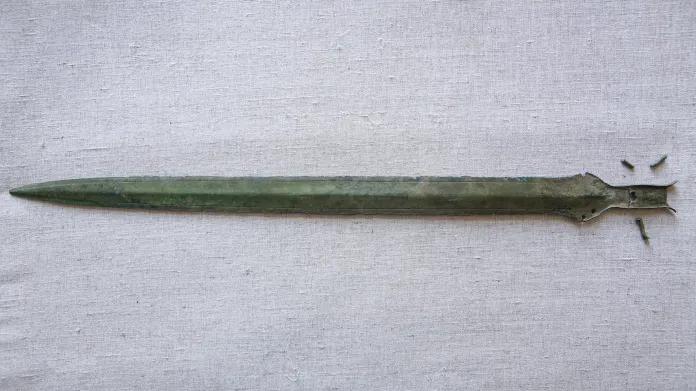 Nalezený bronzový meč