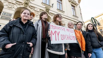 Protest studentů proti jmenování kandidáta Motoristů ministrem životního prostředí v Hradci Králové