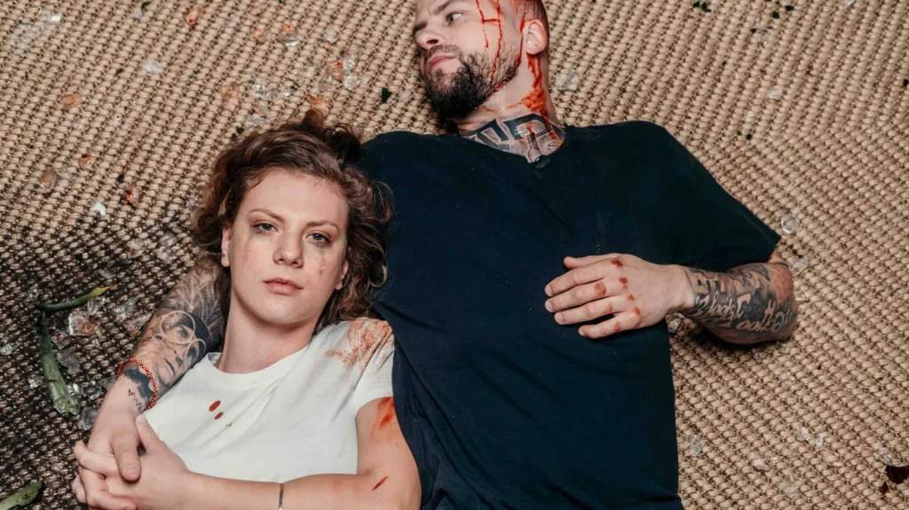 Lenny a Marpo v klipu Easy