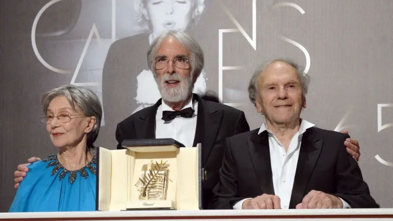 Emmanuelle Rivaová, Michael Haneke a Jean-Louis Trintignant se Zlatou palmou