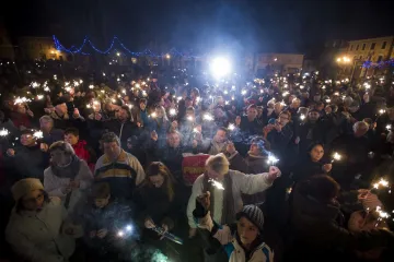 V Králíkách protestovalo 300 lidí proti přeměně výchovného ústavu na ženskou věznici