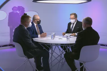 Do Česka míří Novavax. Válek navrhne zmírnění karantén, oznámil v Otázkách Václava Moravce