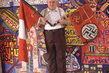 Moc, bezmoc a nemoc dokládají na výstavě fiktivní Ukranie i hajlování