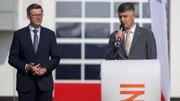 Ministr dopravy v demisi Martin Kupka (ODS) – vlevo, generální ředitel Správy železnic Jiří Svoboda (vpravo)