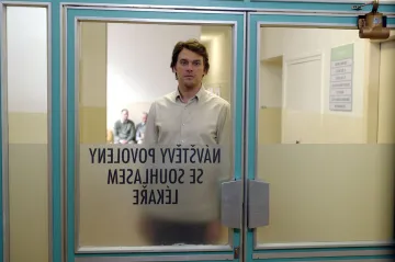 Nikdy bych nesdílel utrpení, říká autor Zprávy o záchraně mrtvého