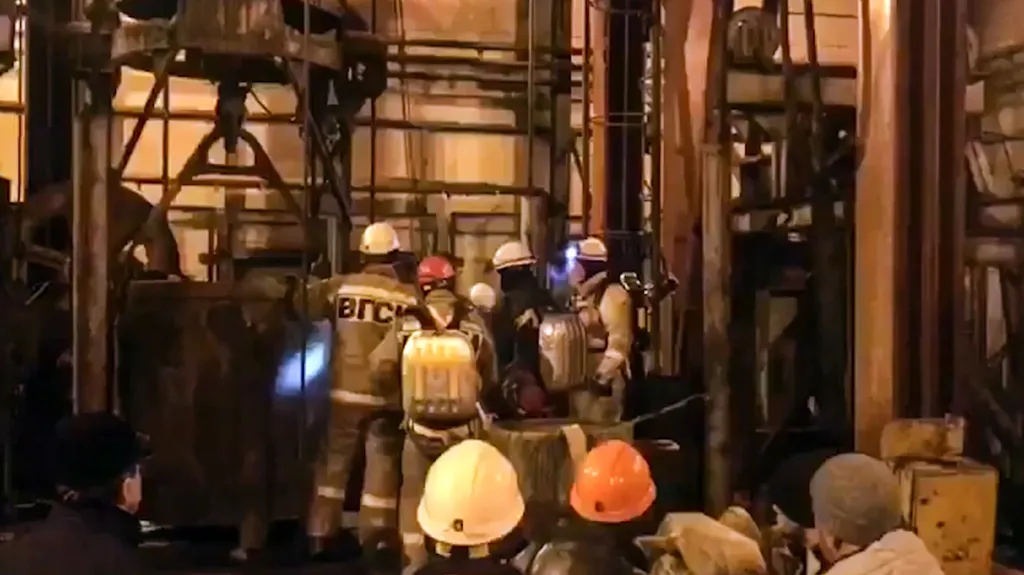 Požár v solném dolu na Uralu