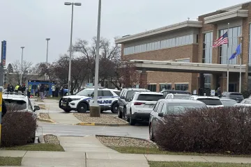Při střelbě na škole v americkém Wisconsinu zemřelo několik lidí