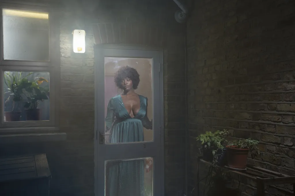 Nominace v sekci Portrét: Julia Fullerton-Batten se sérií snímků nazvanou Pohled zevnitř