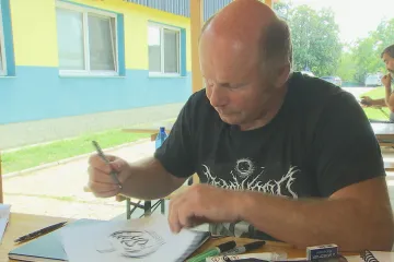 Výtvarník Szpajdel nakreslil logo pro Metallicu či Foo Fighters, teď své výtvory ukazuje i v Česku
