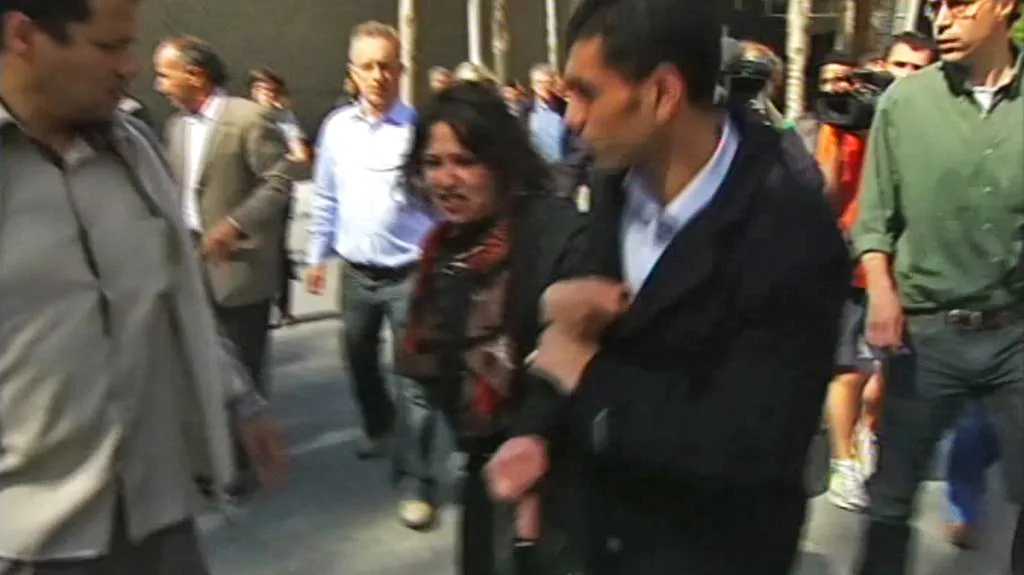 Kaddáfího muži odvádějí Imán Obejdiovou