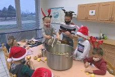 Žáci brněnské školy každý týden připravují jídlo bezdomovcům. HaDivadlo pořádá sbírku oblečení