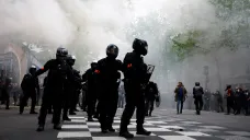Policejní zásah během prvomájových protestů v Paříži