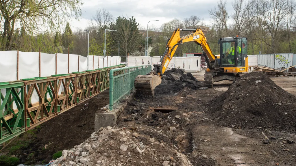 Demolice mostu na silnici I/17 v Chrudimi