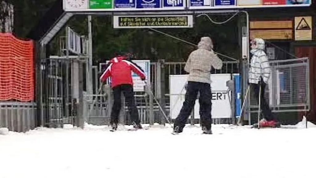 Lyžaři