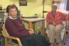 Izolace přináší psychické problémy, obnovení návštěv v domovech seniorů je ale daleko