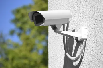 Poslanci přijali výjimky v ochraně soukromí. Skrytá kamera v médiích zůstane přípustná