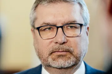 Podnikatel s vazbami na Šebestyána chystá velkou drůbežárnu, zjistili Reportéři ČT