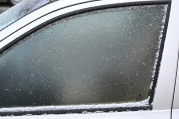 V neděli se v části Česka objeví ledovka, poté hrozí vzedmutí toků