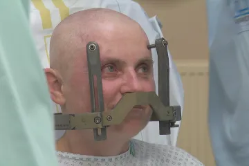 Mírnit příznaky Parkinsonovy nemoci pomáhá některým pacientům hluboká mozková stimulace