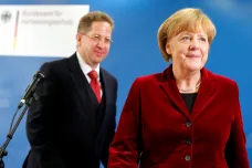 Vedení sociálních demokratů vyzvalo Merkelovou, aby zajistila odchod šéfa kontrarozvědky