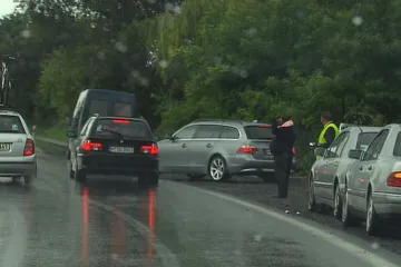 Gangy podvodníků zastavují auta na E55