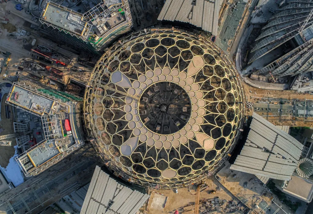 Letecký pohled na kupoli Al Wasl dome a staveniště Expa 2020 v Dubaji