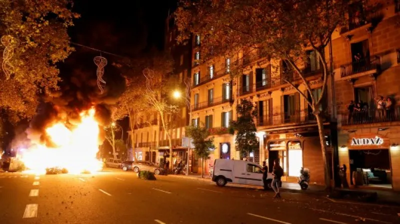 Protesty proti uzavření barů a sportovišť v Barceloně,  Autor: Nacho Doce,  Zdroj: Reuters