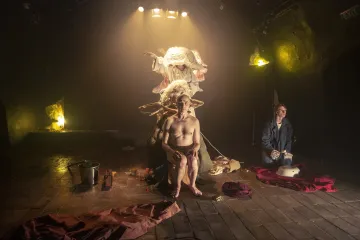 A studio Rubín zůstává po škole, aby prostudovalo vztah učitele, žáka a houby