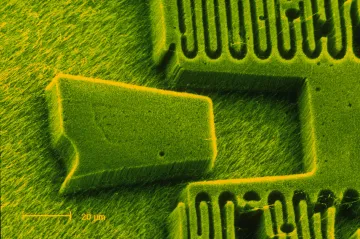 Nanotechnologie a lasery mohou stvořit mazadla budoucnosti. Pracují na nich čeští inženýři 