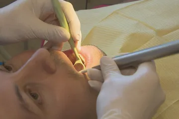 Karlovarský kraj chystá v Lokti zubní kliniku. Stomatologické komoře se nelíbí zapojení firmy