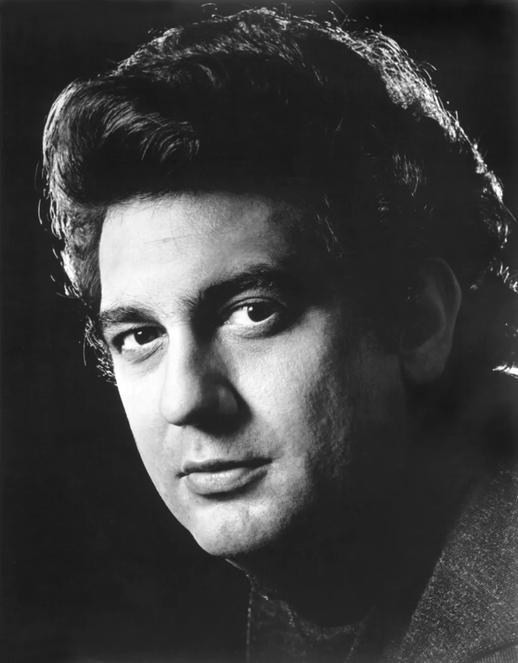 Portrét tenora vyfocený během oslav jeho šedesátých narozenin v New Yorku. Snímek z 21. dubna 1982