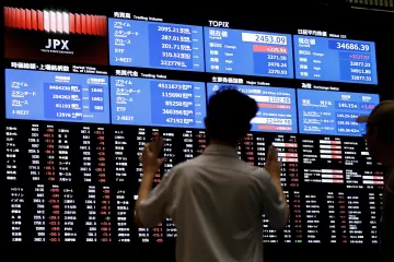 Japonské akcie zvrátily pondělní propad, evropské trhy uzavřely smíšeně