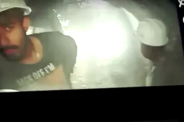 Ve zříceném tunelu přežívají více než týden. Indie ukázala první video se zavalenými dělníky