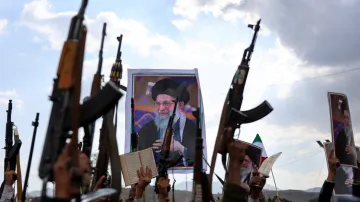 Odpůrci USA a Israele demonstrují v jemenském Saná, 1. 3. 2026