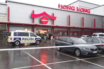 Útočící muž zabil ve finské škole jednoho člověka a deset lidí zranil. Údajně měl meč