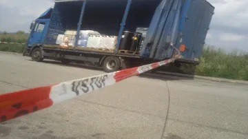 Dvě stě litrů kyseliny uniklo z kamionu na dálnici D1