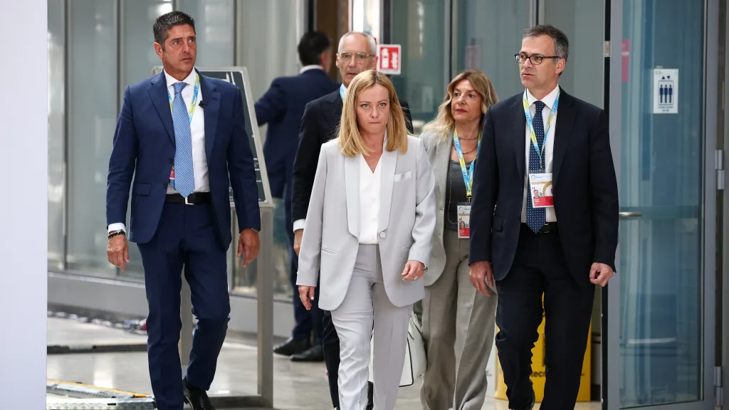 Italská premiérka Giorgia Meloniová přicházející na konferenci o obnově Ukrajiny v Římě