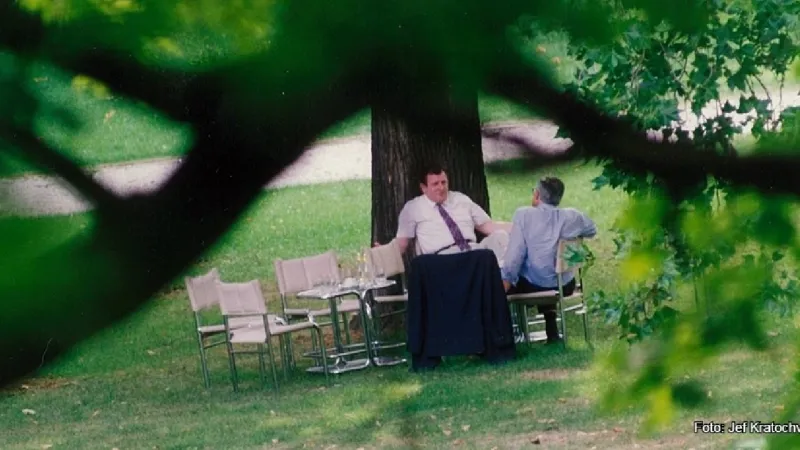 Václav Klaus a Vladimír Mečiar na zahradě vily Tugendhat