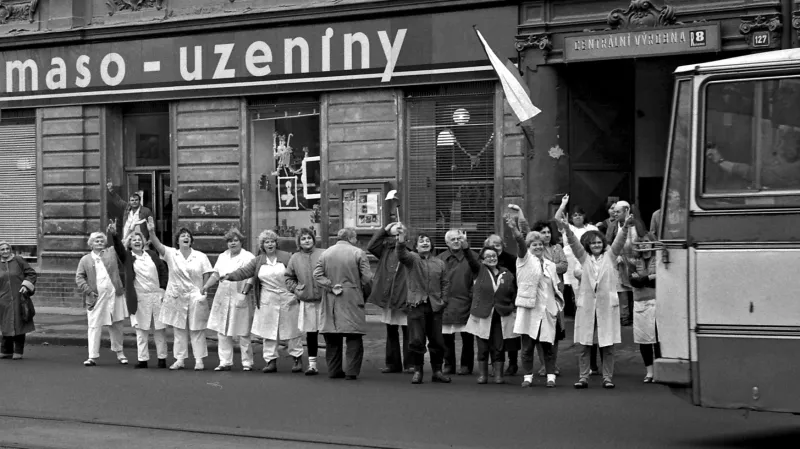 Stávkující zaměstnanci masny.