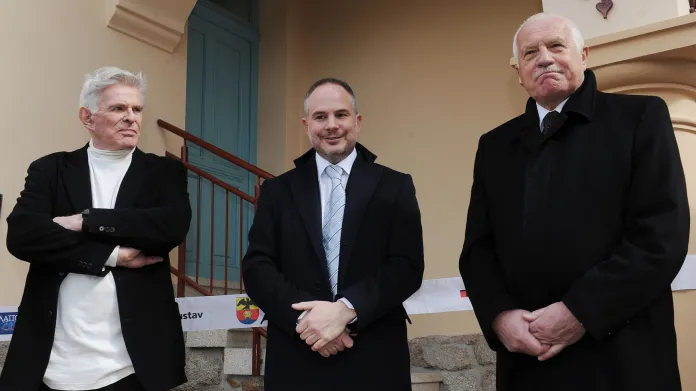 Rudolf Mattoni, Alessandro Pasquale a Václav Klaus při otevření domu Stallburg