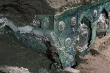 U Pompejí našli dochovaný kočár používaný jen k obřadům