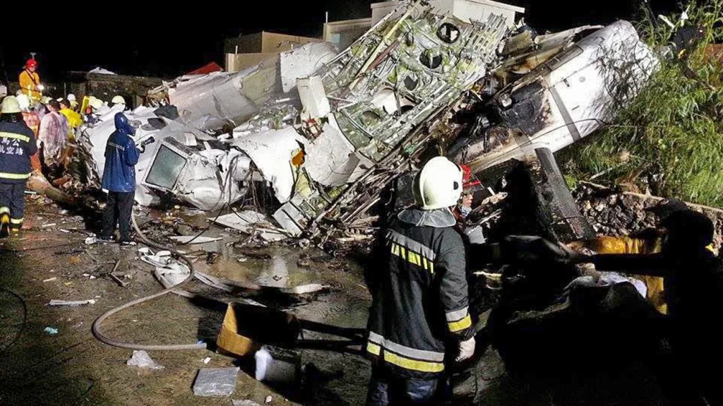 Následky havárie letadla na Tchaj-wanu