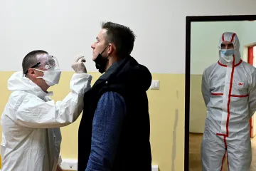 Na Slovensku začalo plošné testování, zatím se týká čtyř nejpostiženějších okresů