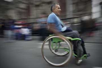 Z ulic Brna rychleji zmizí překážky. Lidé je mohou hlásit sboru pro bezbariérovost