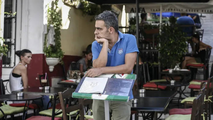 Daňové kontroly míří i do řeckých restaurací