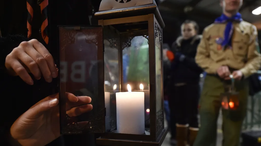 Skauti přivezli letos betlémské světlo z Lince