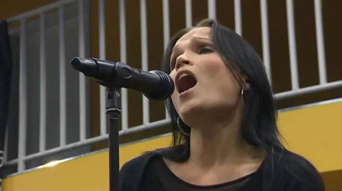 NO COMMENT: Přípravy Tarjy Turunenové před koncertem ve Zlíně