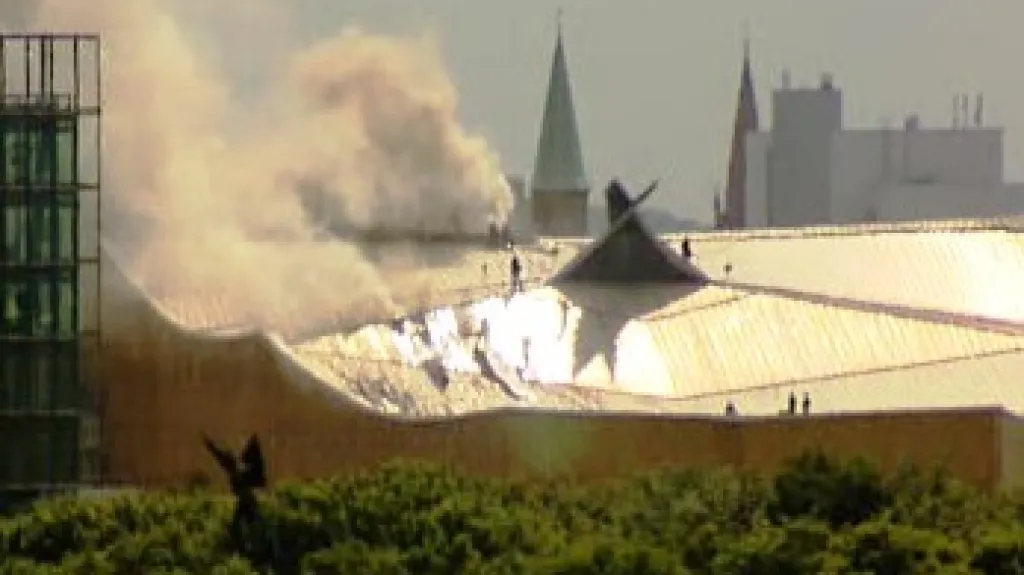 Hořící budova Berlínské filharmonie